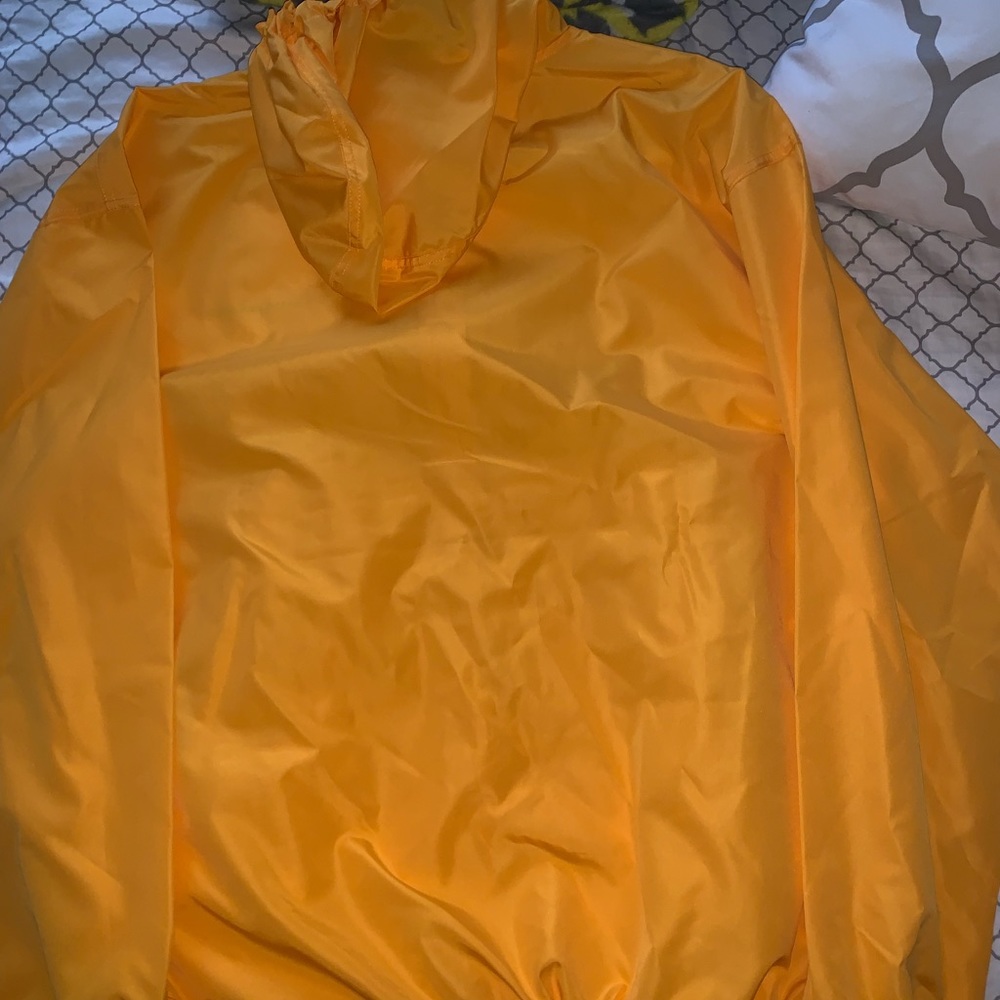 I’m selling this men’s jacket